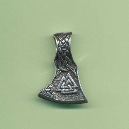 Vikingeøksehoved med Valknut symbol